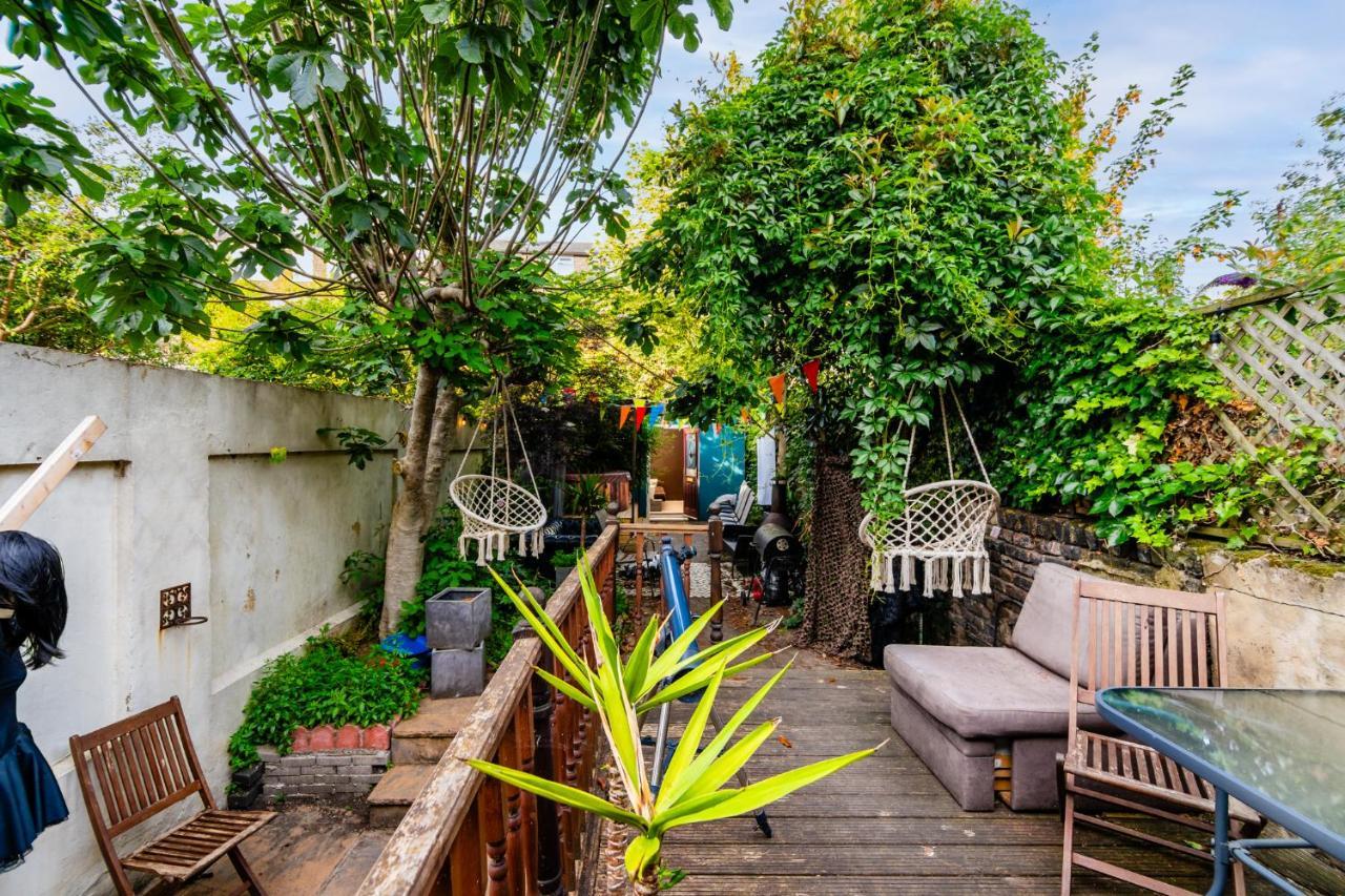 Double Room W/Projector & Garden Hot Tub London Exteriör bild