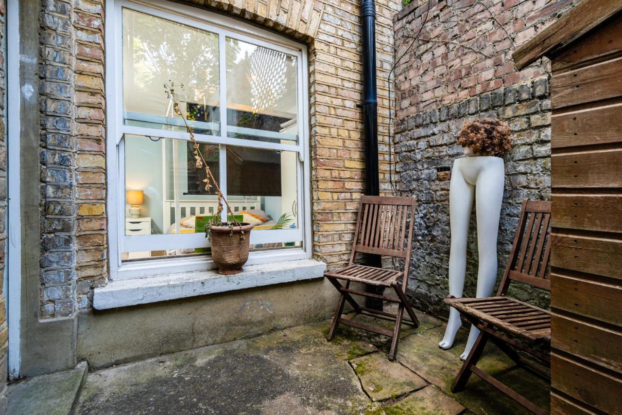 Double Room W/Projector & Garden Hot Tub London Exteriör bild