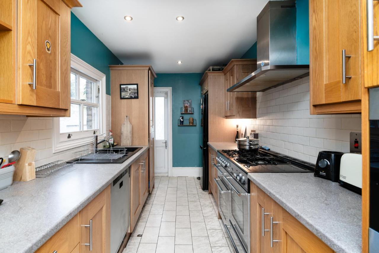 Double Room W/Projector & Garden Hot Tub London Exteriör bild