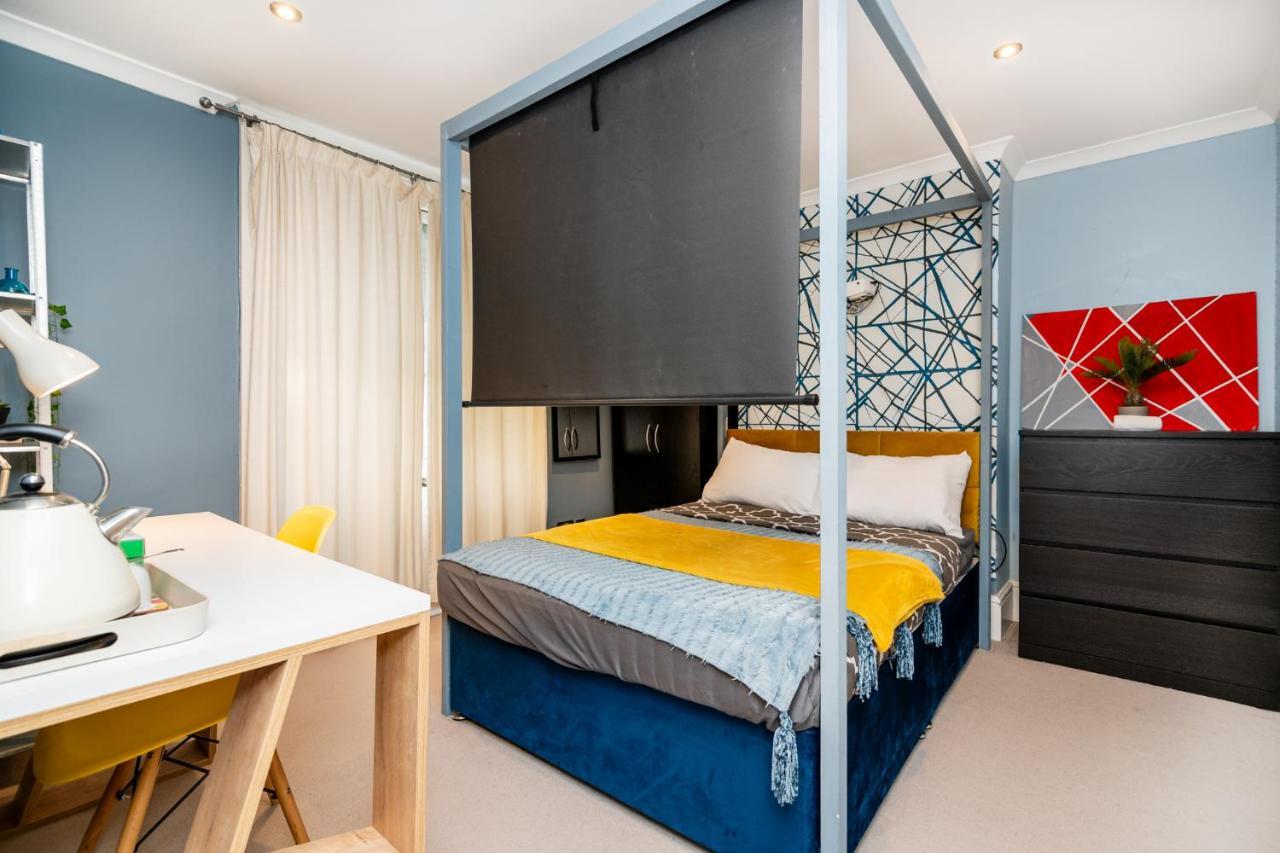 Double Room W/Projector & Garden Hot Tub London Exteriör bild