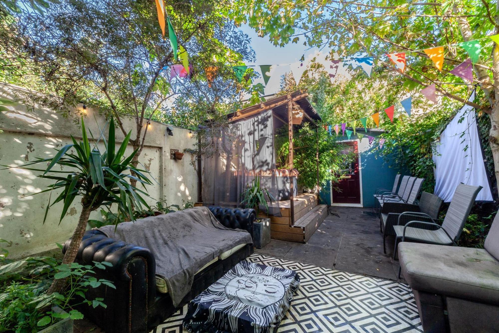 Double Room W/Projector & Garden Hot Tub London Exteriör bild