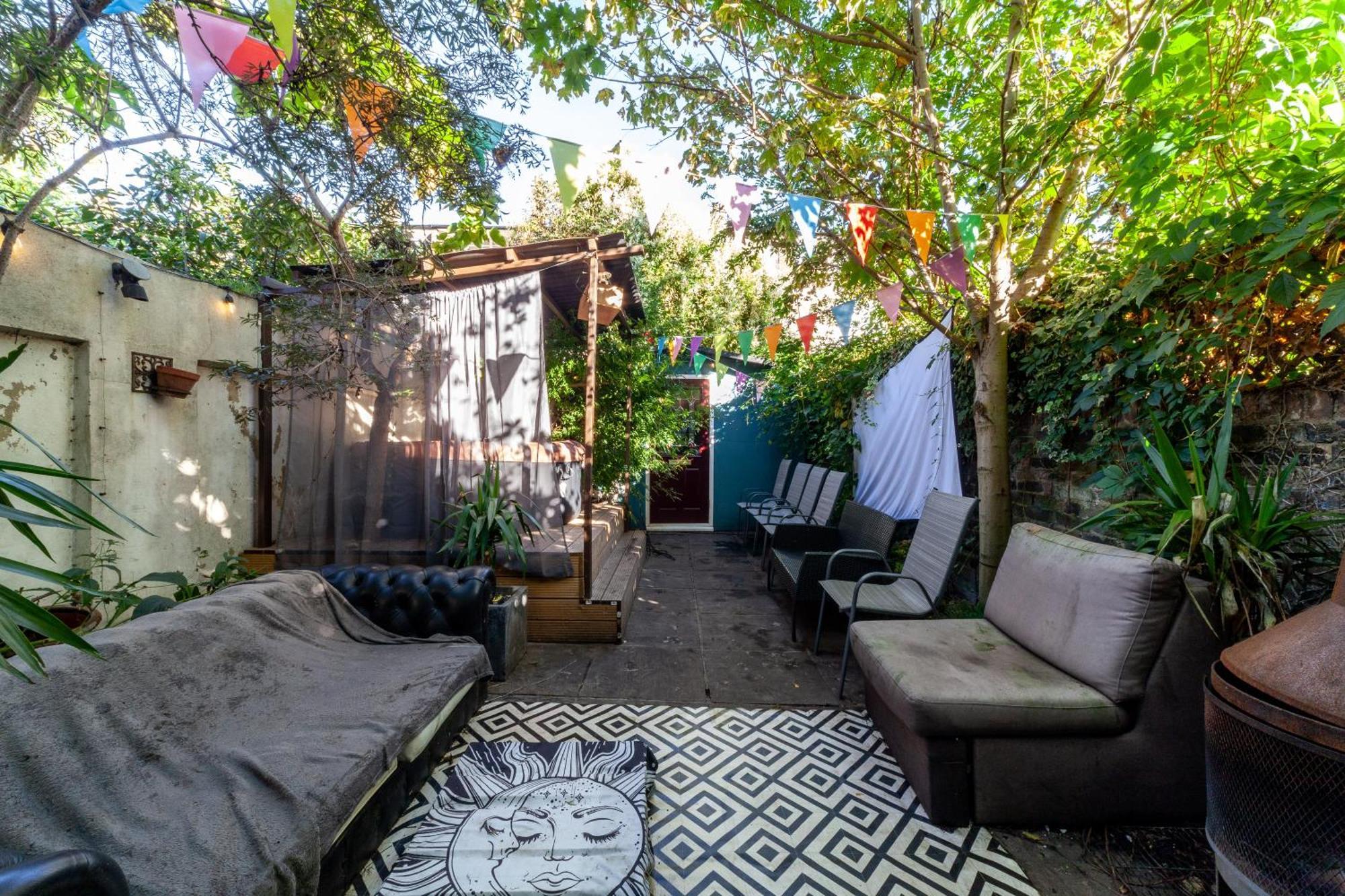 Double Room W/Projector & Garden Hot Tub London Exteriör bild