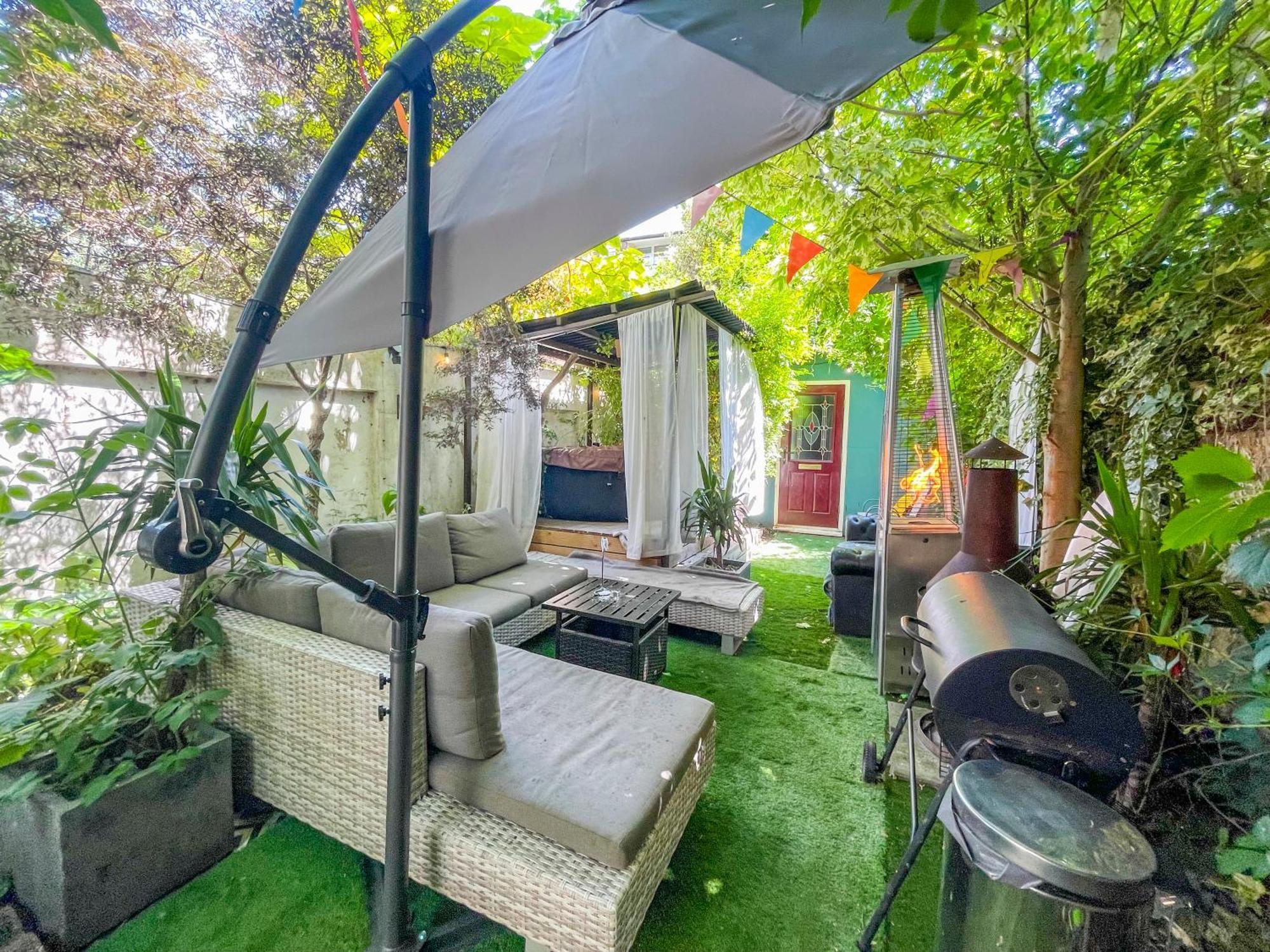 Double Room W/Projector & Garden Hot Tub London Exteriör bild