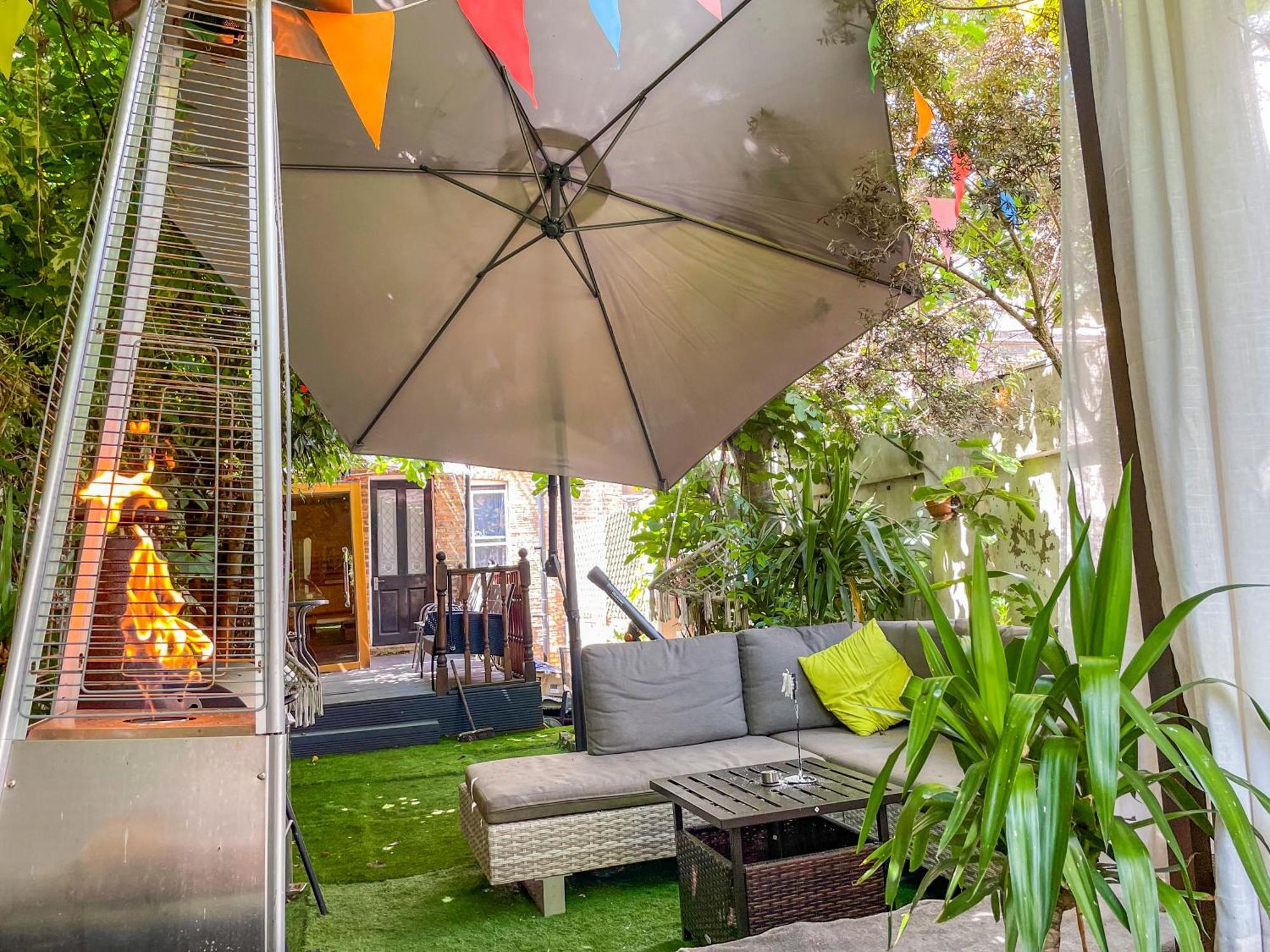 Double Room W/Projector & Garden Hot Tub London Exteriör bild